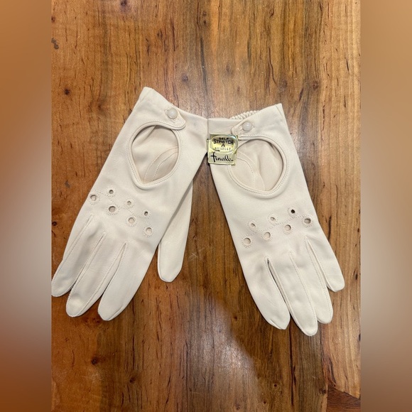 Vintage Stretch A Finale Cream Womens Gloves NWT